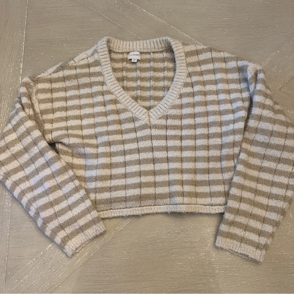 La Hearts Beige and Cream V-Neck Sweater